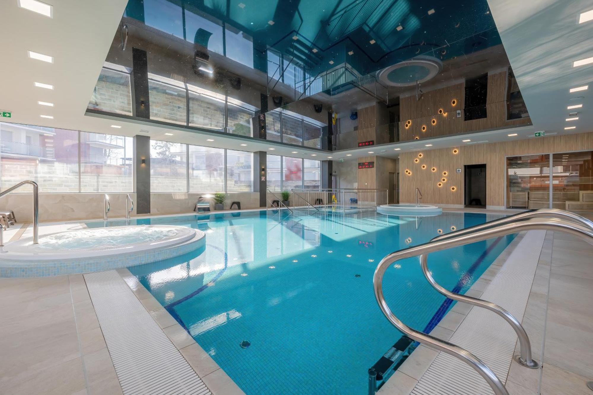 Klifowa Premium With Spa, Fitness & Kids Club By Renters Rewal